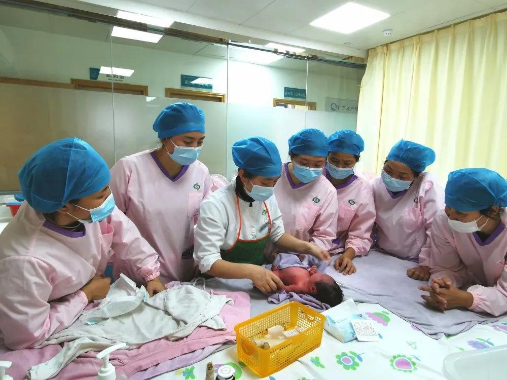 香格里拉市妇婴监护型护送